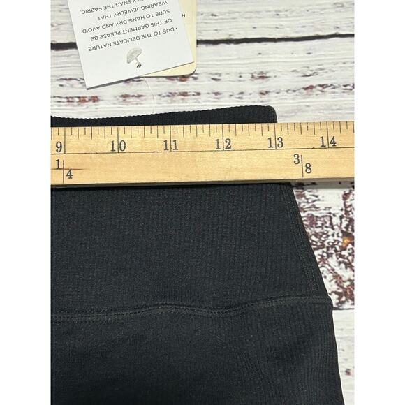 Fabletics Women's Black High Waisted Seamless Ribbed Ankle Leggings Size 27 NWT - Picture 11 of 12